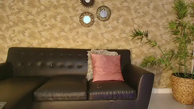 Nayla Monroee online show from February 10, 7:35 pm