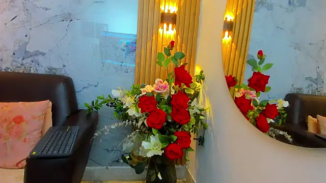 Nayla Monroee online show from November 14, 8:23 pm