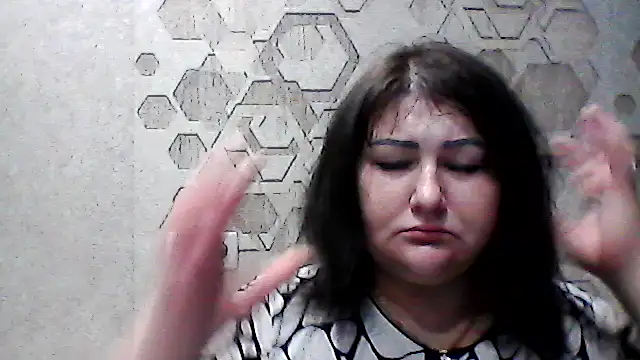 Snapshot of KaralinaLoverq chatting on October 28, 5:12 pm KaralinaLoverq online show from October 28, 5:12 pm