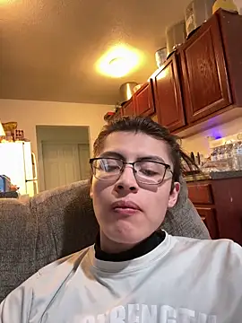 alexismar28 online show from February 2, 10:42 pm