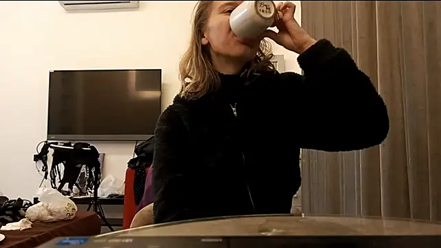 Snapshot of MargaretFairy chatting on December 15, 4:35 pm MargaretFairy online show from December 15, 4:35 pm