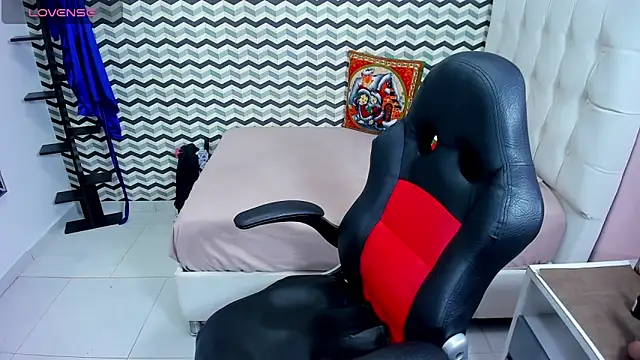 ZALLYWESTER online show from November 26, 7:25 pm