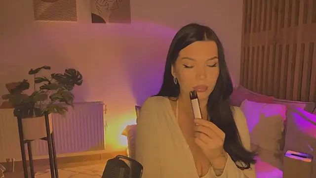 Snapshot of Angelsweetshy chatting on October 28, 6:51 pm Angelsweetshy online show from October 28, 6:51 pm