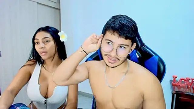 sophia and alex online show from December 19, 12:36 am