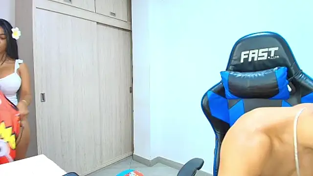 sophia and alex online show from November 10, 2:00 pm