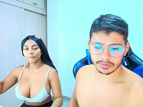 sophia and alex online show from October 30, 9:01 pm