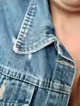 Snapshot of Alyah_1-2 chatting on October 31, 3:19 pm Alyah 1-2 online show from October 31, 3:19 pm