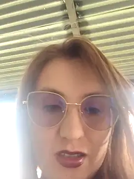 Snapshot of Alyah_1-2 chatting on November 10, 6:13 pm Alyah 1-2 online show from November 10, 6:13 pm