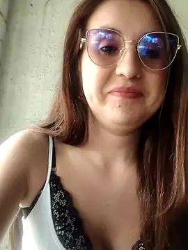 Snapshot of Alyah_1-2 chatting on November 6, 5:06 pm Alyah 1-2 online show from November 6, 5:06 pm