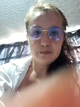 Snapshot of Alyah_1-2 chatting on November 17, 9:19 pm Alyah 1-2 online show from November 17, 9:19 pm