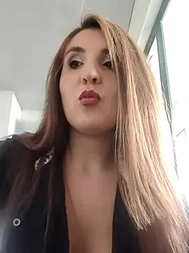 Snapshot of Alyah_1-2 chatting on December 15, 5:08 pm Alyah 1-2 online show from December 15, 5:08 pm