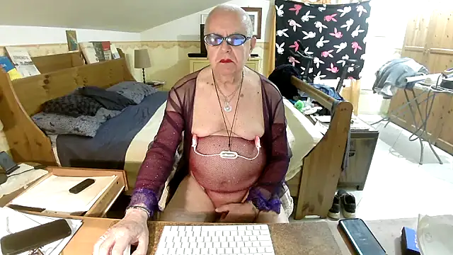Snapshot of Sissypat53 chatting on May 10, 7:56 am Sissypat53 online show from May 10, 7:56 am