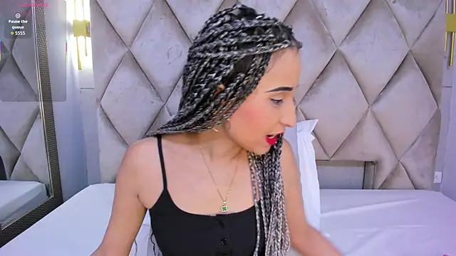 violett rabbit  online show from November 27, 8:20 pm