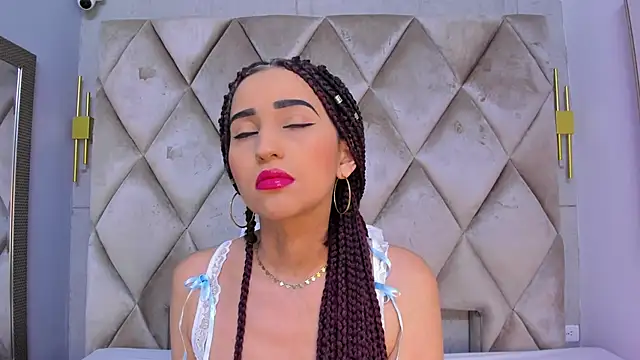 violett rabbit  online show from March 6, 8:15 pm