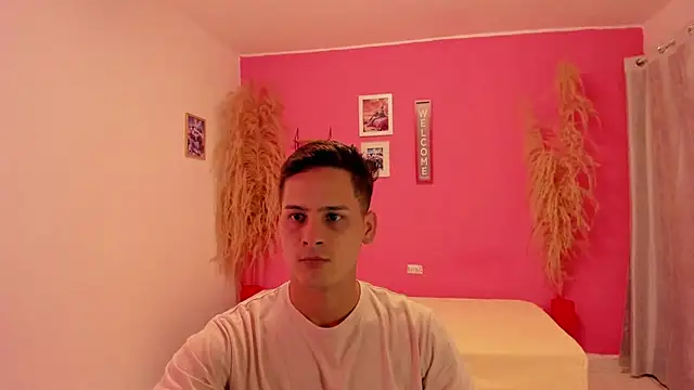 elmasmas01 online show from November 12, 10:13 pm