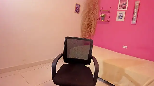 Snapshot of elmasmas01 chatting on November 2, 2:27 am elmasmas01 online show from November 2, 2:27 am