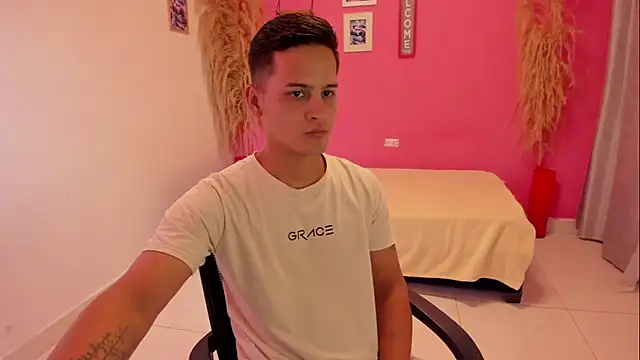 elmasmas01 online show from November 15, 9:08 pm