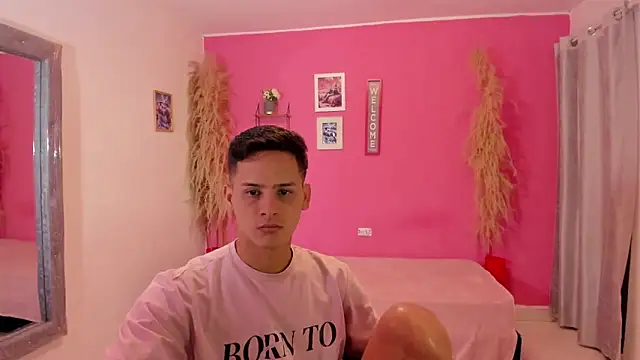 elmasmas01 online show from December 14, 2:33 pm