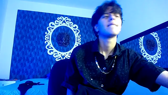 Ghost  Girl  online show from November 8, 3:32 am