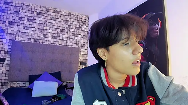 Ghost  Girl  online show from November 13, 10:35 pm