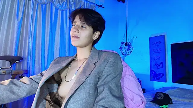 Ghost  Girl  online show from November 6, 3:10 am