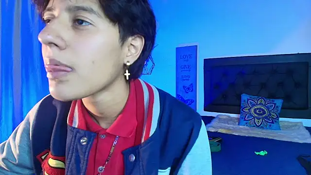 Ghost  Girl  online show from November 11, 1:44 am