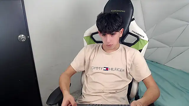 Cash G  online show from November 27, 8:09 pm