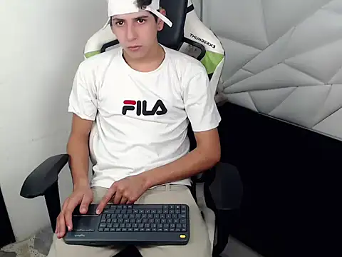 Cash G  online show from November 22, 8:40 pm