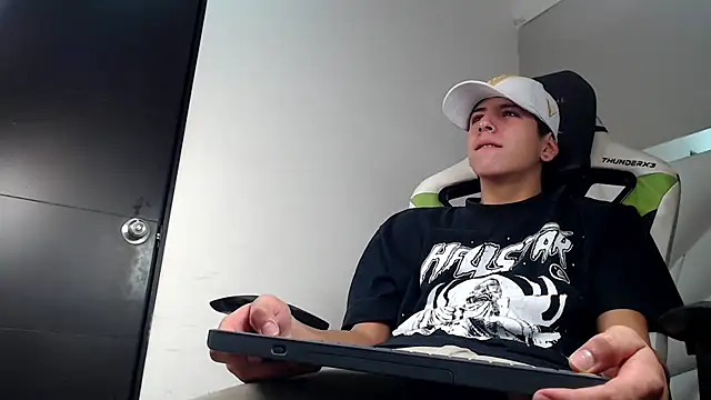 Cash G  online show from November 21, 8:30 pm