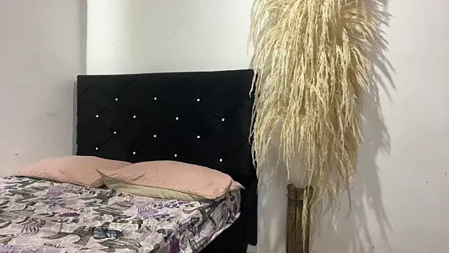 Hot2gether69 online show from April 15, 2:50 am