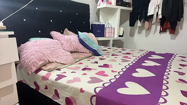 Hot2gether69 online show from March 14, 1:00 am