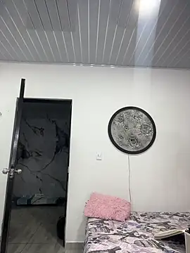 Snapshot of Hot2gether69 chatting on November 2, 4:39 am Hot2gether69 online show from November 2, 4:39 am