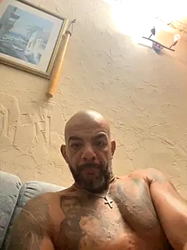 latino2211 online show from October 29, 2:21 am