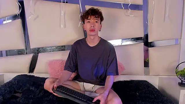 Snapshot of Genesis_ask chatting on November 17, 3:43 am Genesis ask online show from November 17, 3:43 am