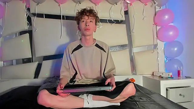 Snapshot of Genesis_ask chatting on October 28, 4:13 am Genesis ask online show from October 28, 4:13 am