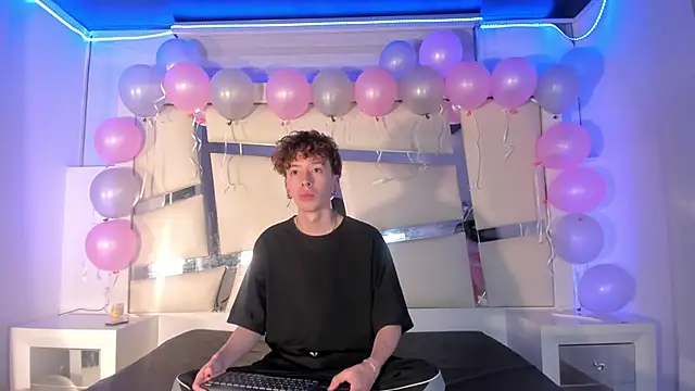 Snapshot of Genesis_ask chatting on October 28, 11:36 pm Genesis ask online show from October 28, 11:36 pm