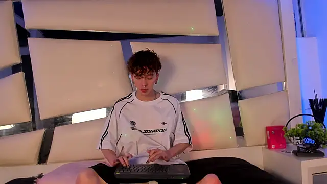 Snapshot of Genesis_ask chatting on November 21, 4:55 am Genesis ask online show from November 21, 4:55 am