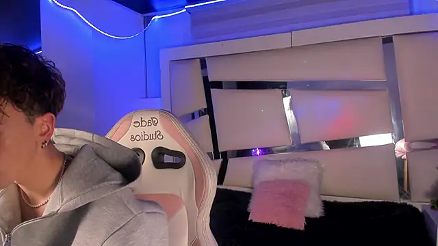 Snapshot of Genesis_ask chatting on November 28, 3:17 am Genesis ask online show from November 28, 3:17 am