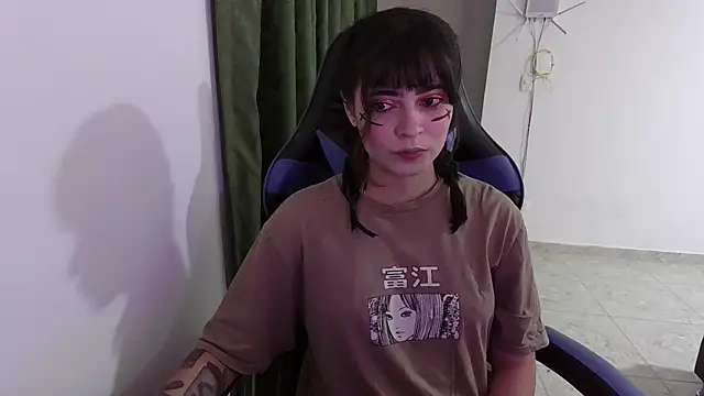 Snapshot of Annagoth_ chatting on October 27, 12:44 am Annagoth  online show from October 27, 12:44 am