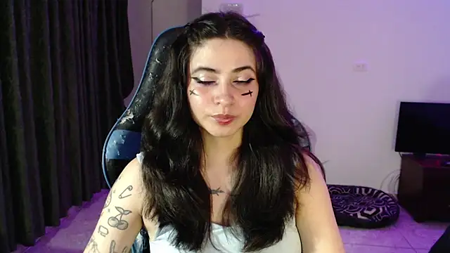 Snapshot of Annagoth_ chatting on June 23, 1:58 am Annagoth online show from June 23, 1:58 am