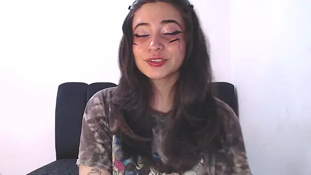 Snapshot of Annagoth_ chatting on June 25, 5:56 am Annagoth online show from June 25, 5:56 am