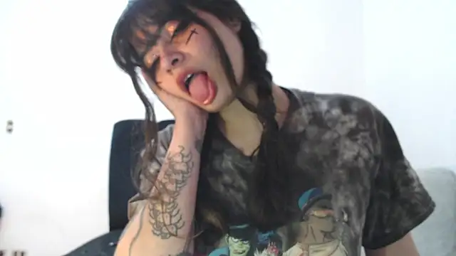 Snapshot of Annagoth_ chatting on June 2, 1:38 am Annagoth online show from June 2, 1:38 am
