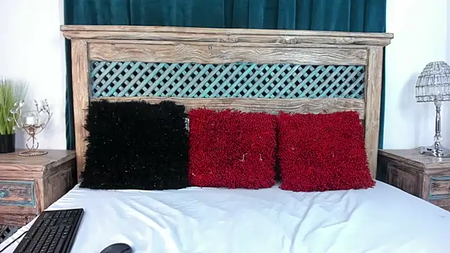 Snapshot of Cassandra_Armani chatting on February 25, 2:01 am Cassandra Armani online show from February 25, 2:01 am