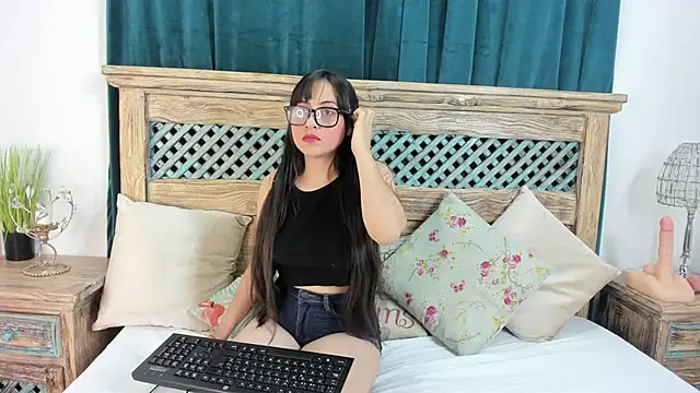 Cassandra Armani online show from March 26, 3:27 am