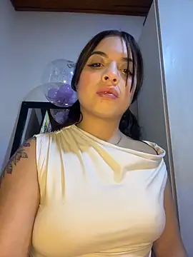 Im Saraaaa online show from February 13, 5:18 am