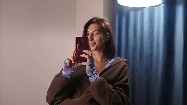 YolondaLiff online show from October 28, 4:24 am