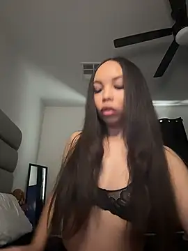 nikkiloveee online show from July 15, 6:04 pm