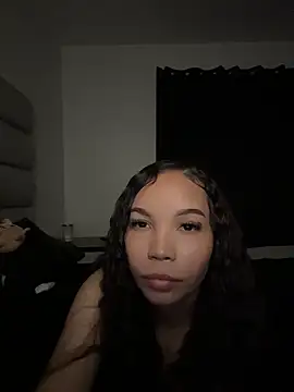 nikkiloveee online show from March 21, 4:57 am