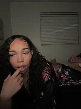 Snapshot of nikkiloveee chatting on February 14, 5:18 am nikkiloveee online show from February 14, 5:18 am