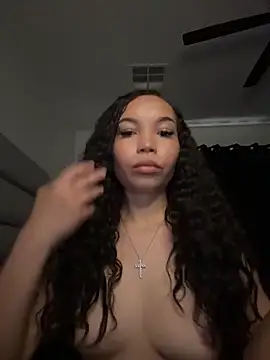 nikkiloveee online show from March 23, 8:19 pm